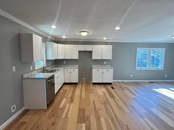 4th image of 1068 Cordell Ave