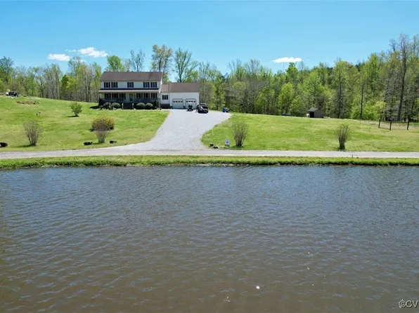 741 Lakeside Drive Ext, Blackstone, VA 23824