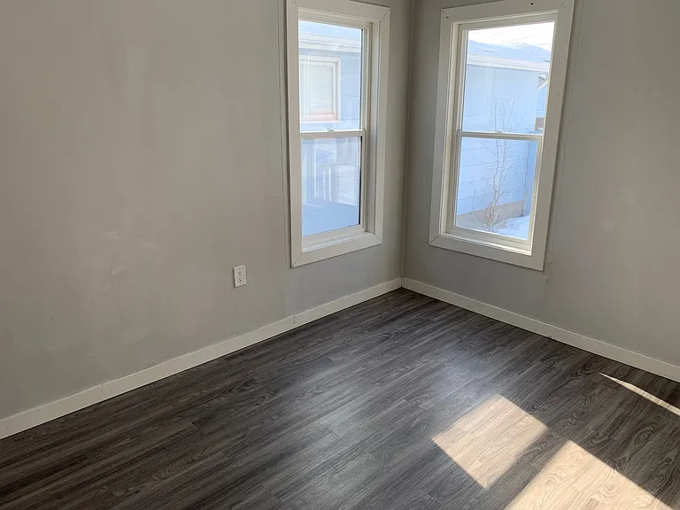 852 Retallack St — Photo 11