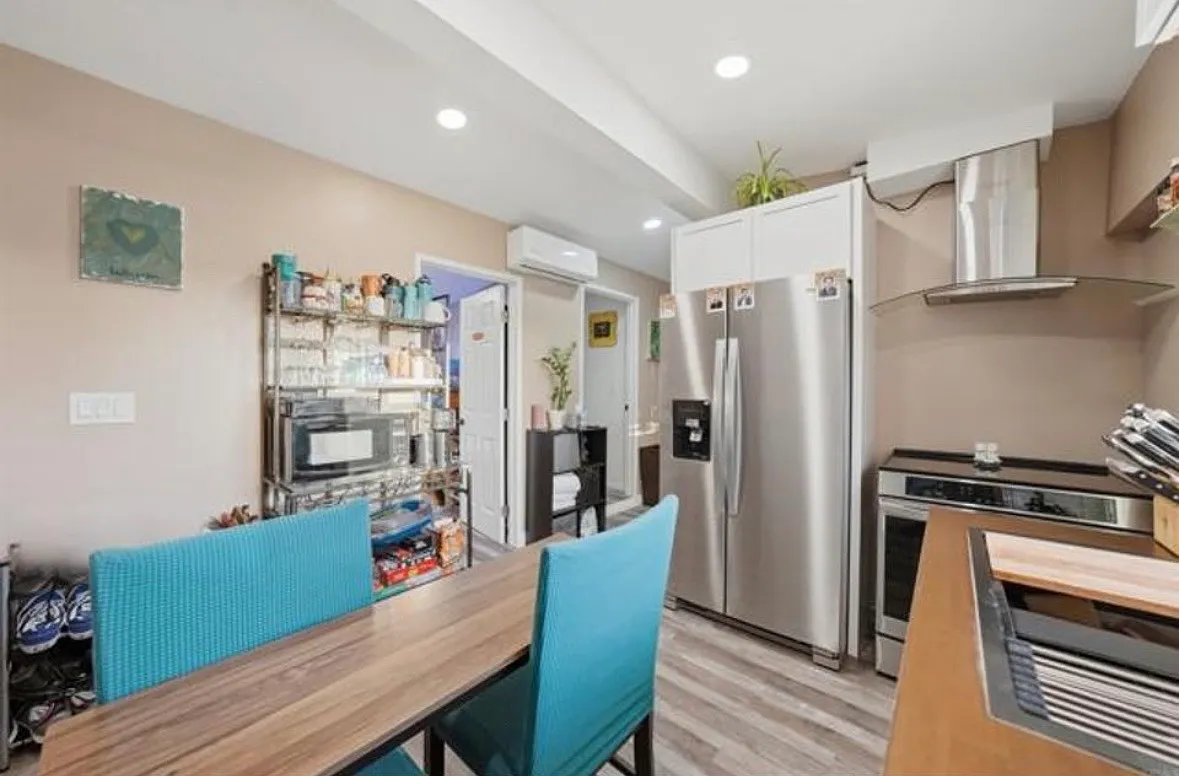 2 bed, 456 sqft, $2,700 — Photo 3