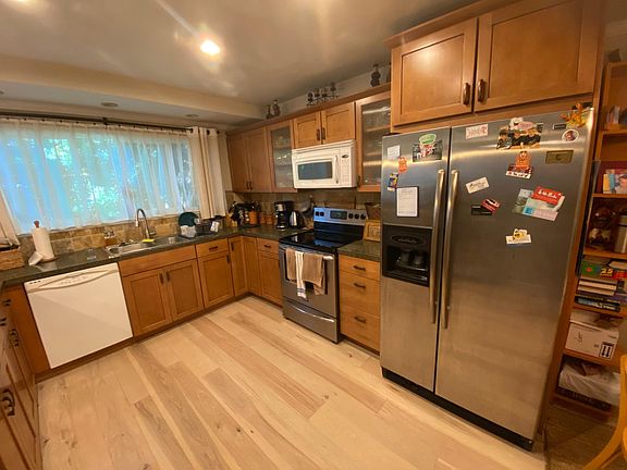 3rd image of 1 Cottonwood Pl