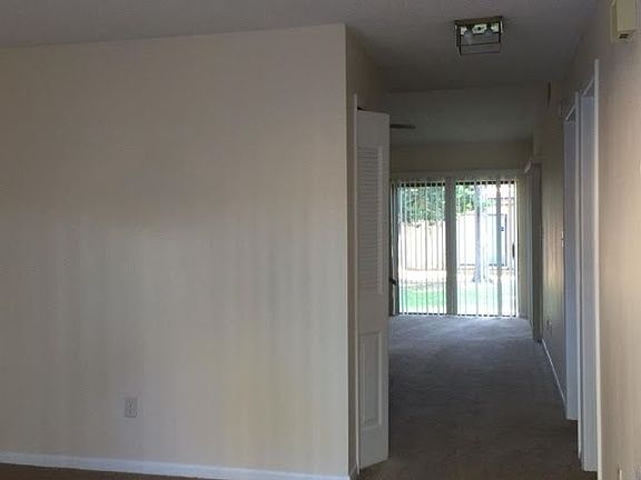 3rd image of 305 Dryberry Way
