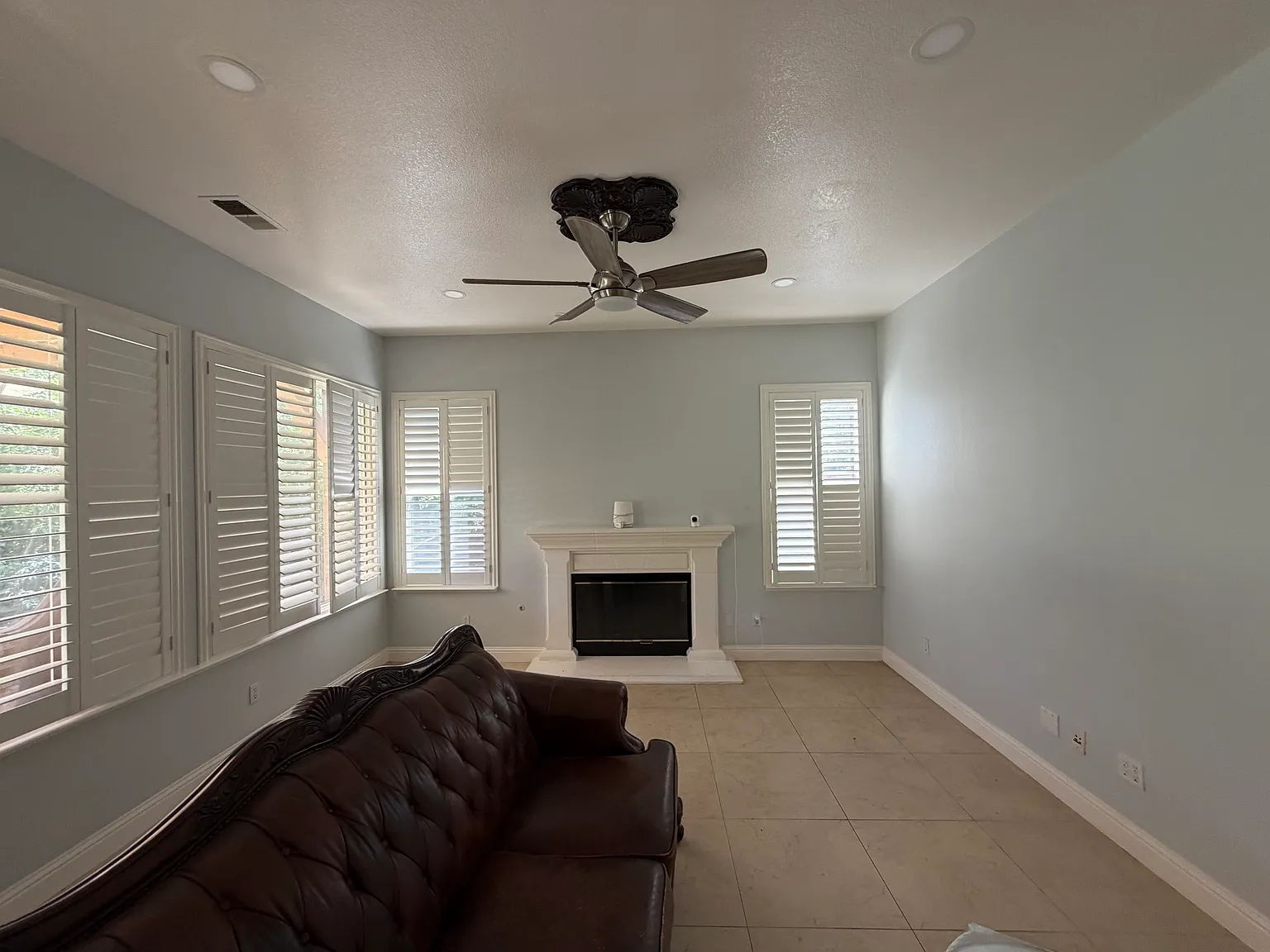 5 bed, 3.5 bath, 3401 sqft, $5,650 — Photo 3