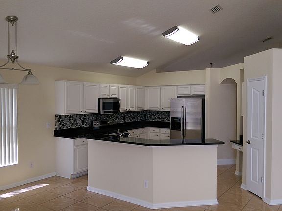 5th image of 10243 Oasis Palm Dr