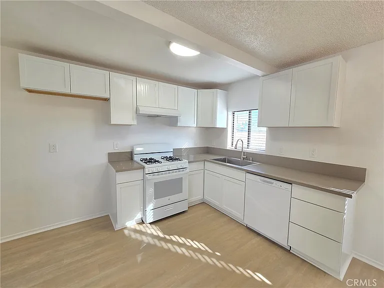 8249 Catalpa Ave #A — Photo 2
