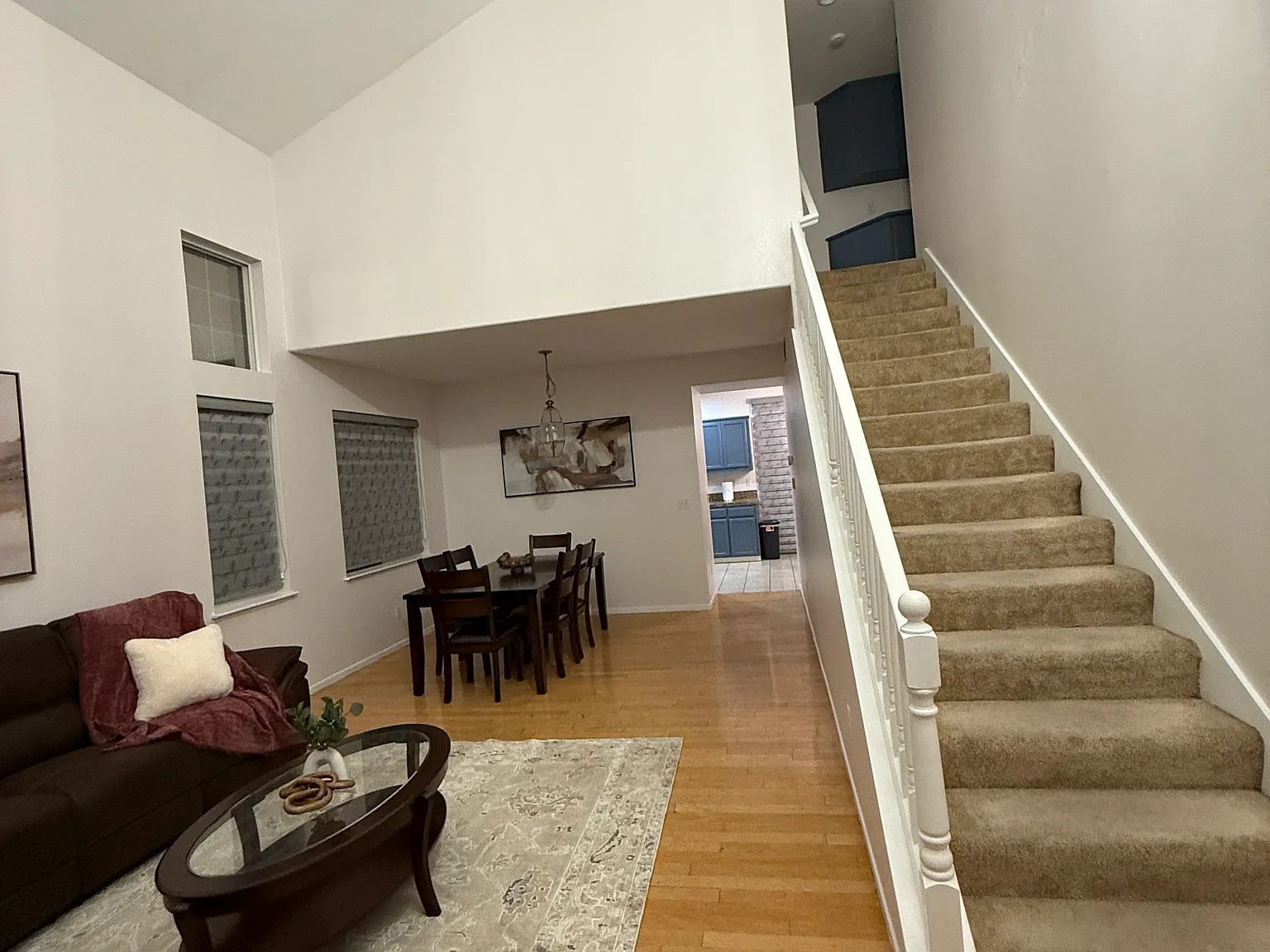 1323 Montgomery Ln — Photo 2