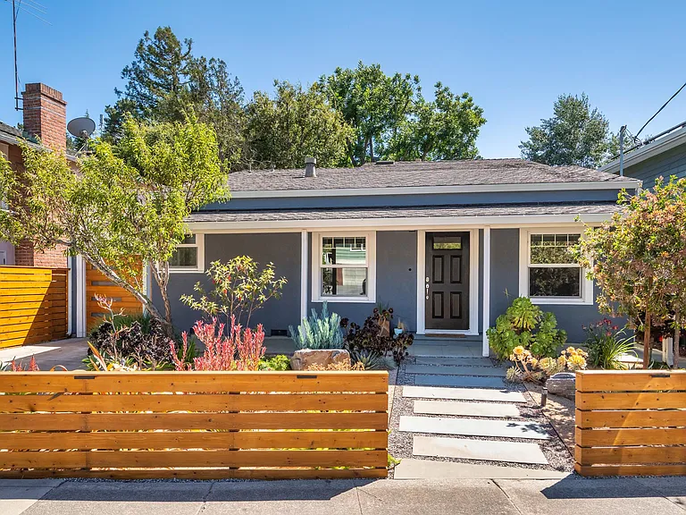 2667 San Carlos Ave — Photo 1