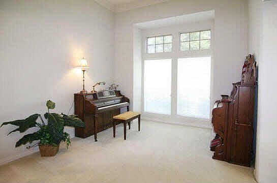 4th image of 606 Fairway Lakes Dr