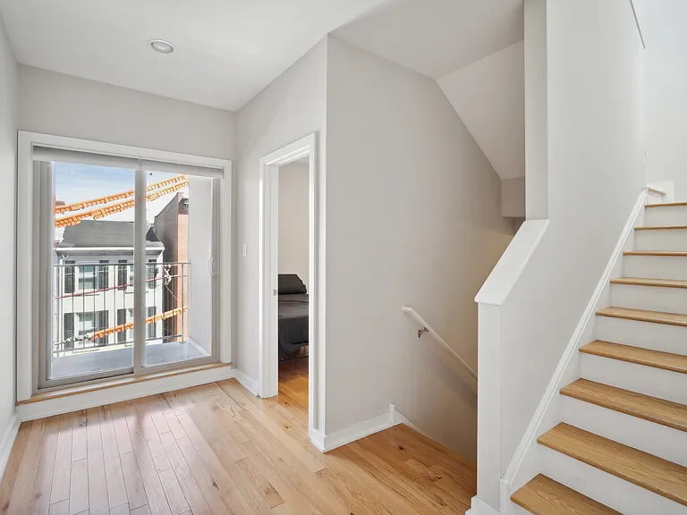 1246 E Fletcher St — Photo 19