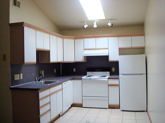 2nd image of 130 E Washington St #Dmh11