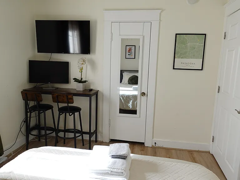 1780 N Marengo Ave — Photo 10