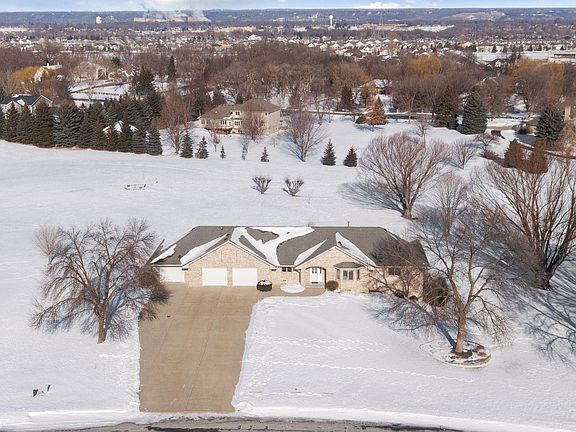 2nd image of 643 Barrington Dr E
