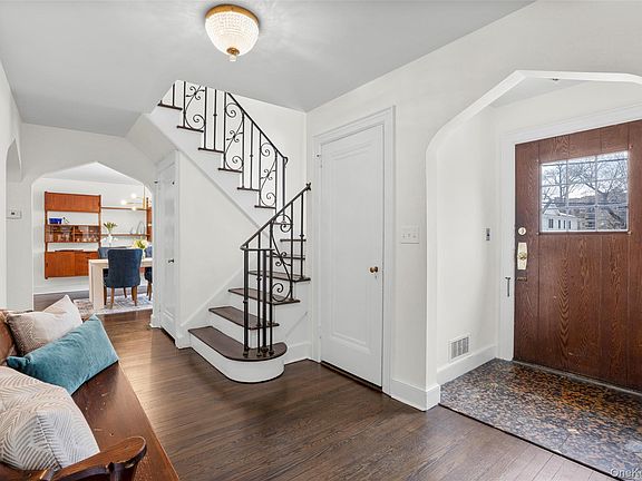 3rd image of 4 Lafayette Road