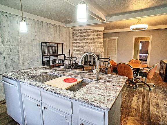 2nd image of 2341 Southlea Dr