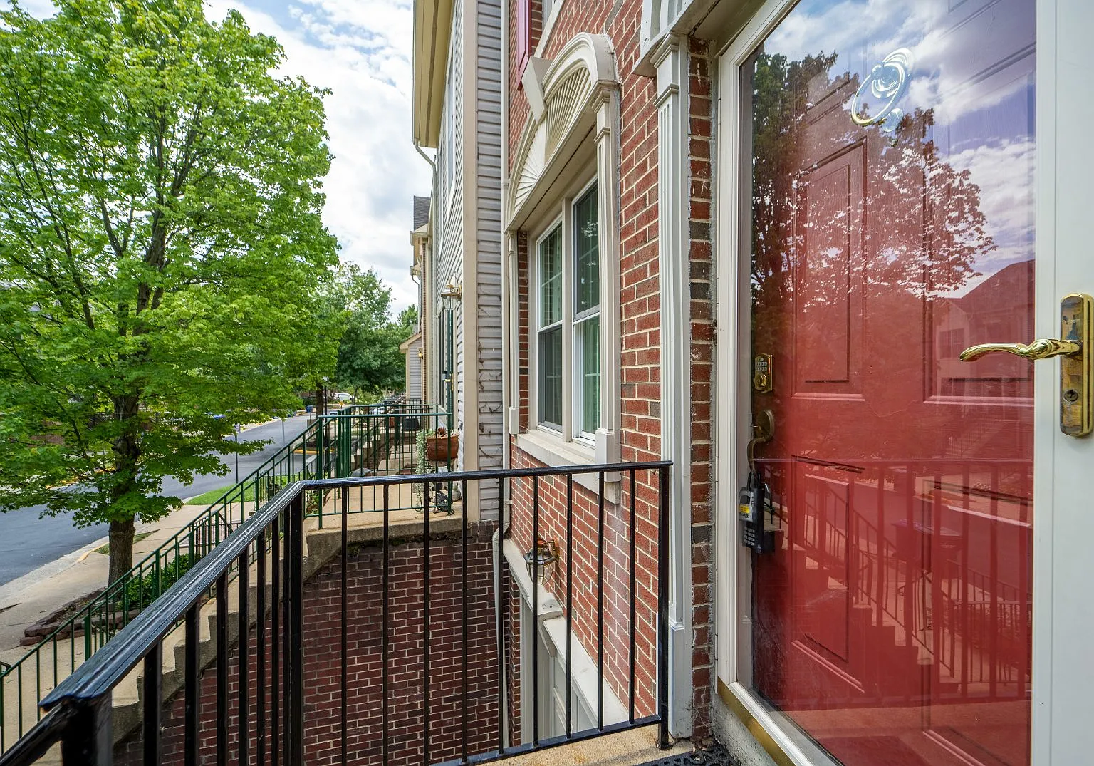 3 bed, 2.5 bath, 1288 sqft, $2,800 — Photo 2