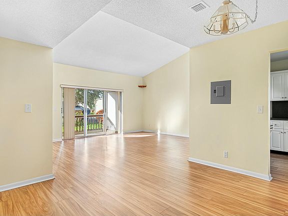 4th image of 2541 Boundbrook Boulevard #112