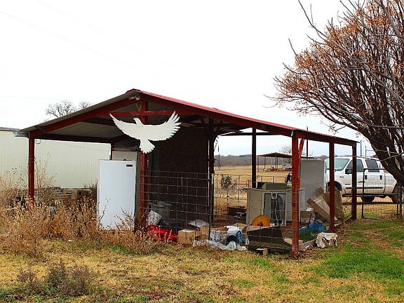 3rd image of 498 County Road 458