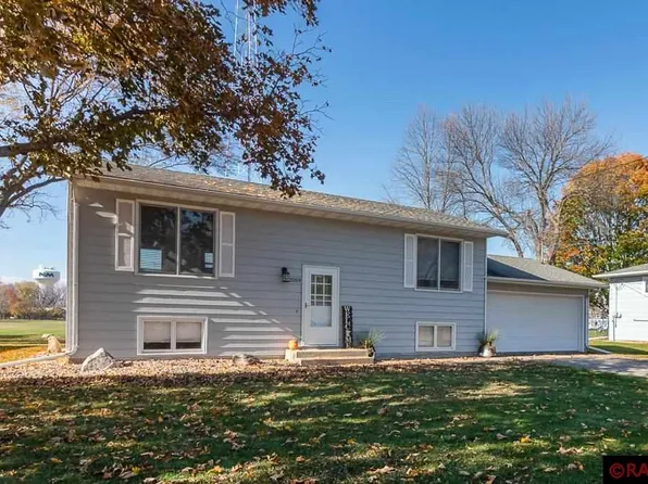 2059 Roe Crest Dr, North Mankato, MN 56003