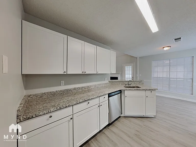 6252 Phillips Lake Cv — Photo 3