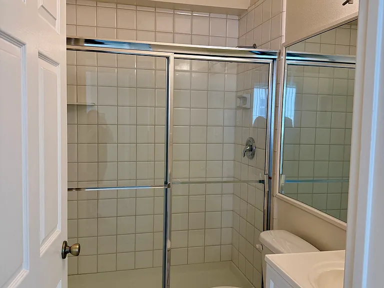 211 S Poinsettia Pl — Photo 10