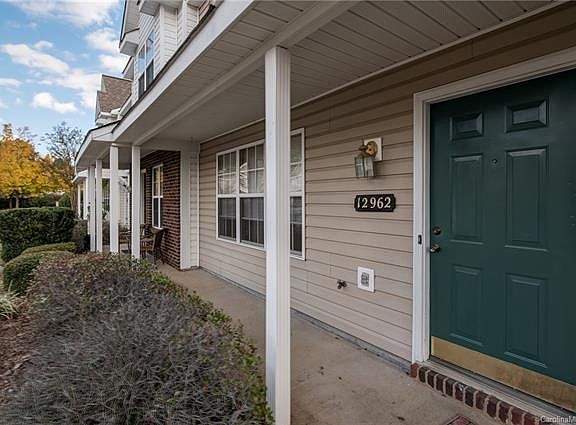 3rd image of 12962 Sickles Dr