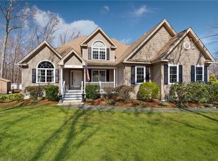 98 Briar Hill Dr, Cranston, RI 02921