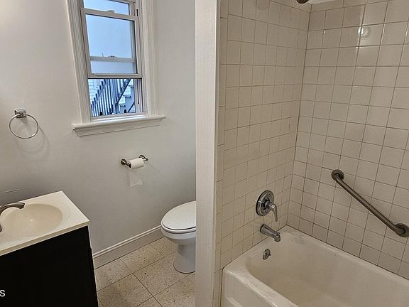 4th image of 1149 W Locust St Floor 1
