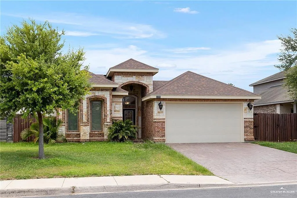 3 bed, 2.5 bath, 1611 sqft, $1,900 — Photo 1