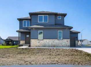 160 NW Crabtree Ln, Waukee, IA 50263