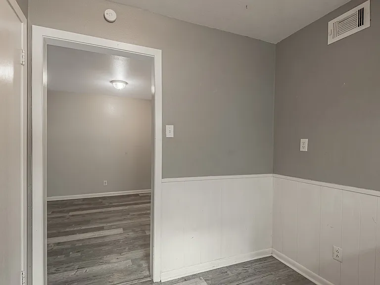 818 University Ave — Photo 19