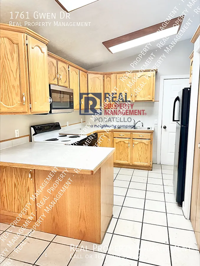 Beautiful 3 Bedroom 2 Bathroom Home - 1 Car Garage - Dog friendly — Photo 3