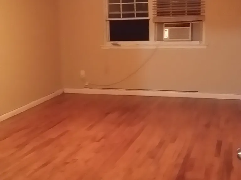 252 College Dr — Photo 9