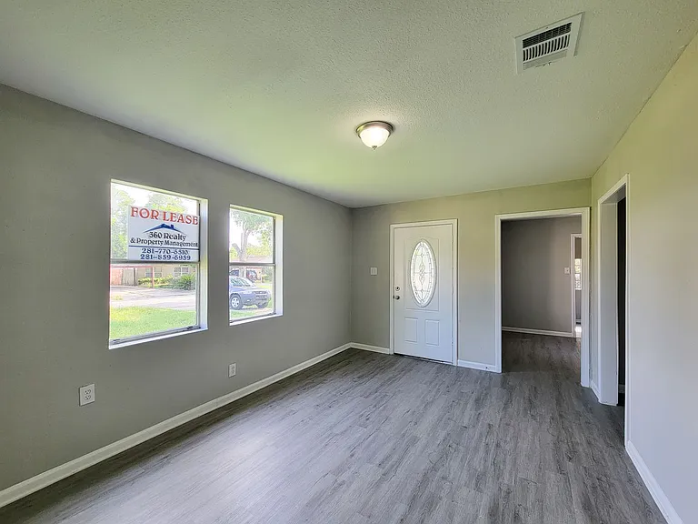 4909 Holloway Dr — Photo 5