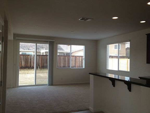 4th image of 16094 Crescent Park Cir