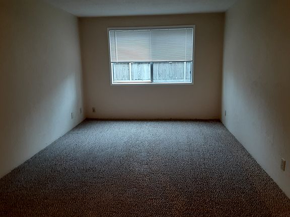 5th image of 435 Holly St #12