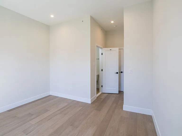 2147 N Franklin St — Photo 16