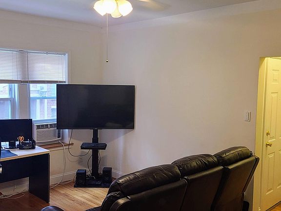 5th image of 618 W Wellington Ave APT 1N