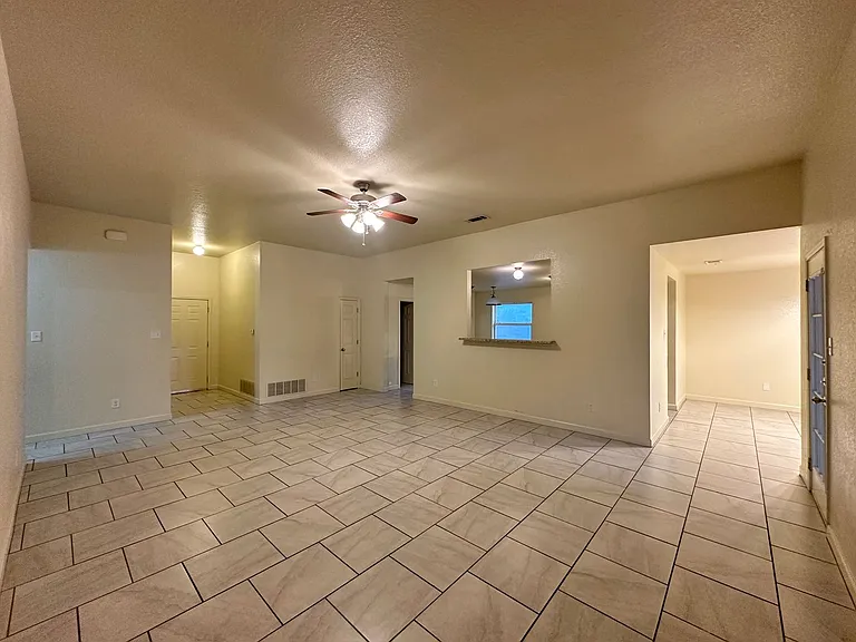 2403 Lavender Ln — Photo 5
