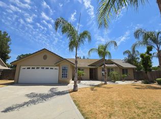 568 Walnut Ct, Kerman, CA 93630