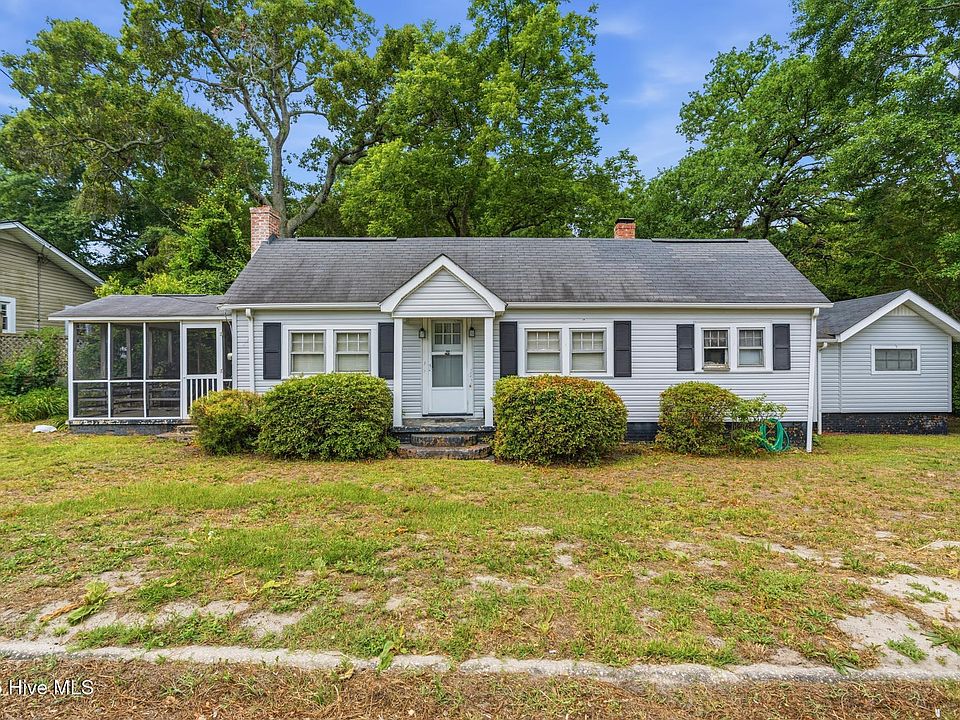 1st image of 704 E Hamlet Avenue