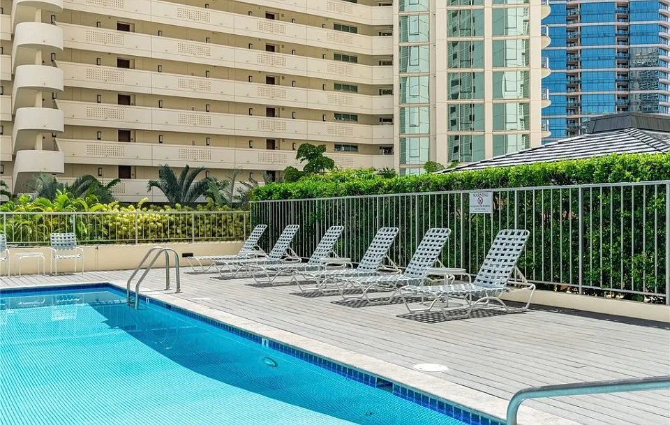 2 bed, 1071 sqft, $4,500 — Photo 2