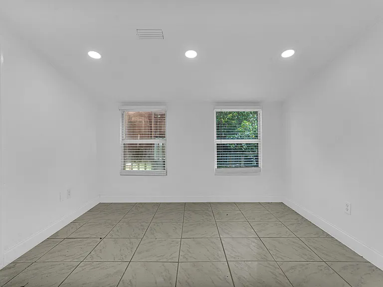 6621 Perry St — Photo 22