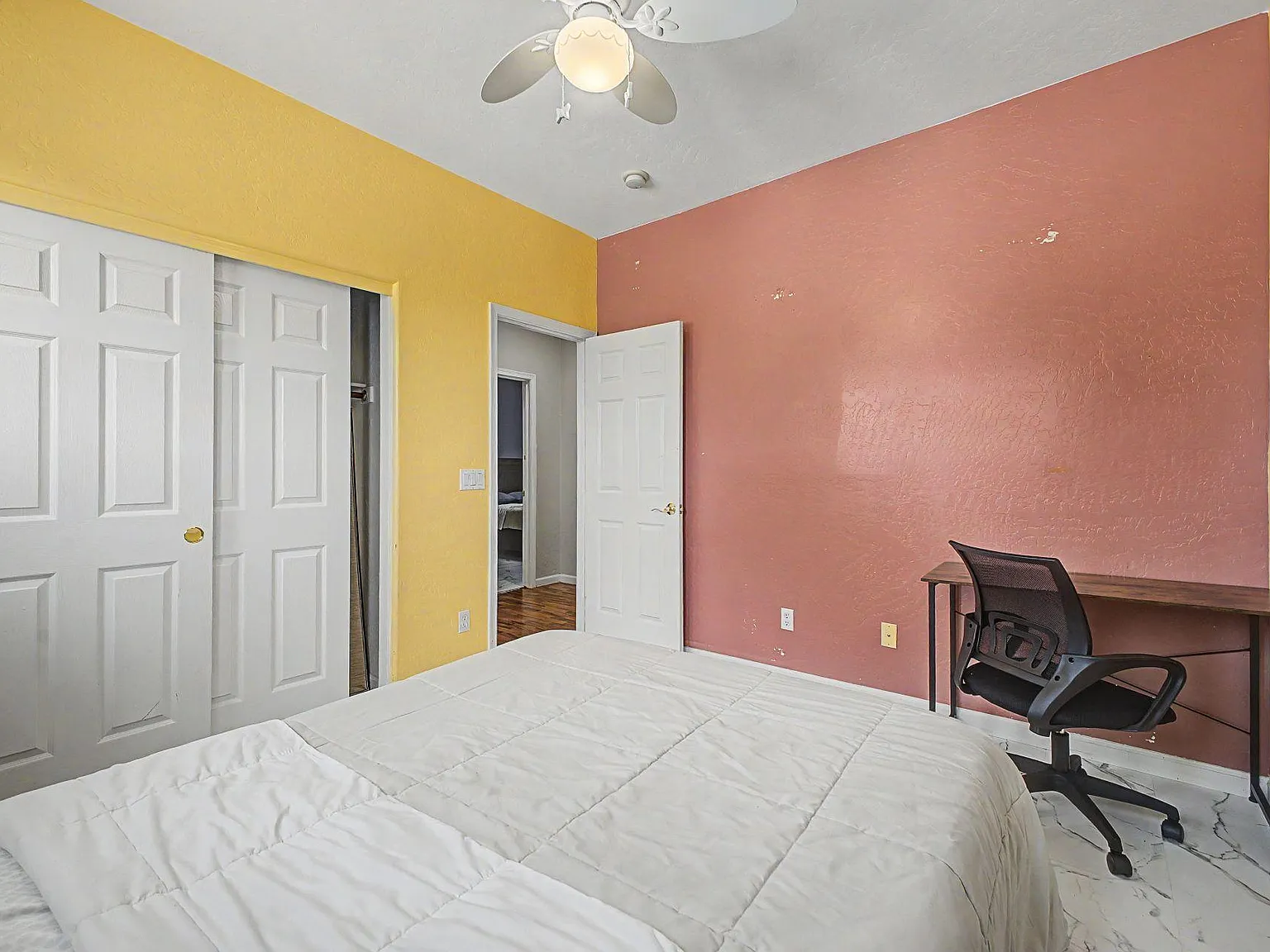 4 bed, 4.0 bath, 4700 sqft, $1,170 — Photo 2