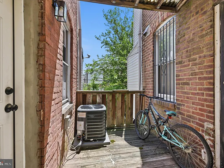 6151 Algard St — Photo 10