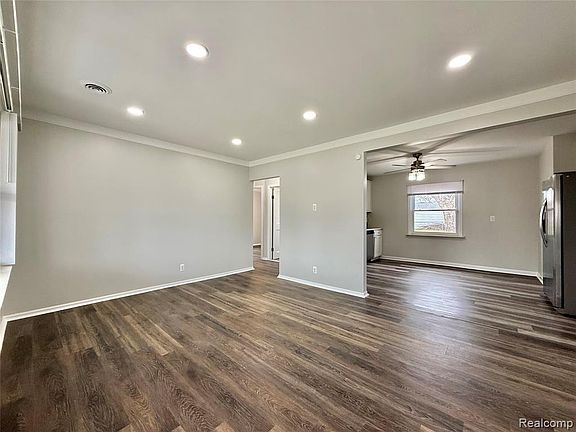 3rd image of 26641 Ridgemont St