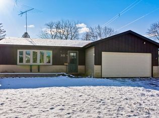 315 Woodlawn Dr, Mundelein, IL