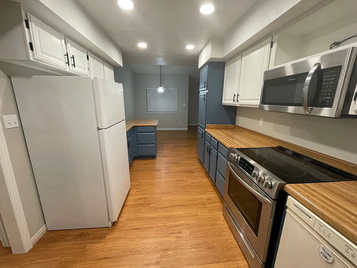 Available now -2 bed, 2 bath, 1 car garage. Heart of St George — Photo 3