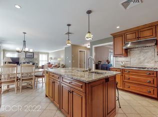 6 Stacey Ln, Woodcliff Lake, NJ 07677