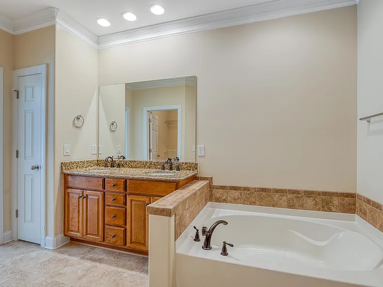 5015 Wyngate Village Dr — Photo 26