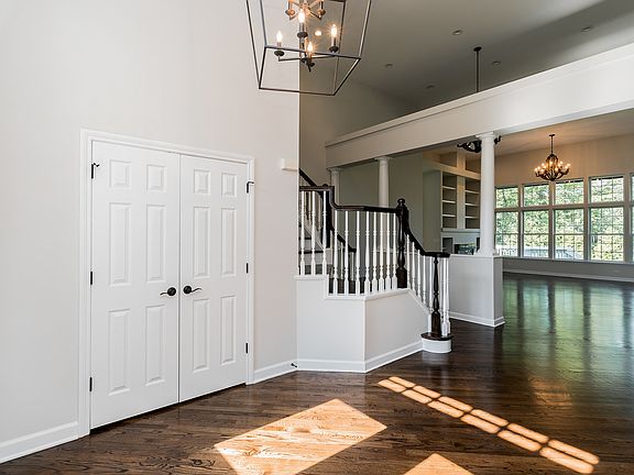 2nd image of 514 Pebble Beach Ln